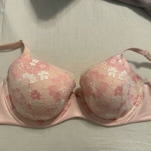 Brand New (worn once or twice) Victorias Secret Bra